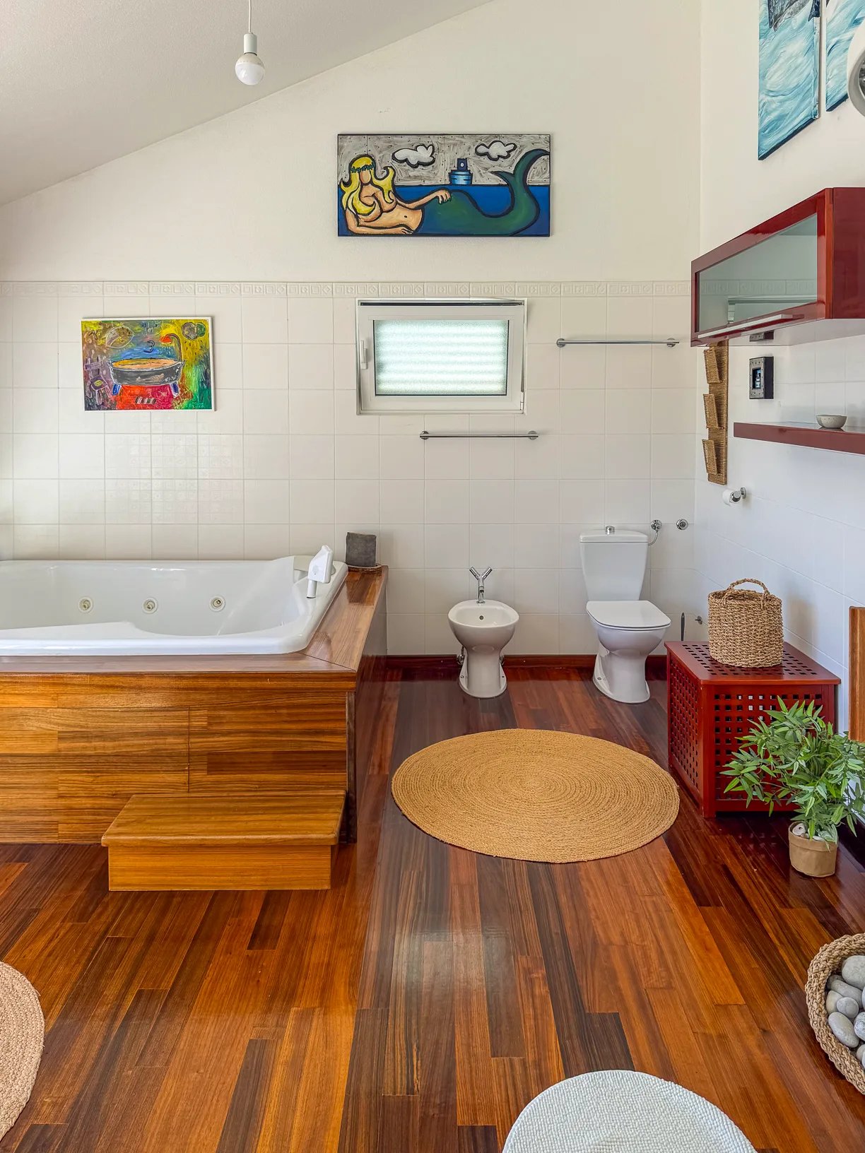Master Bedroom with en-suite bathroom at Villa Aqua — photo 15