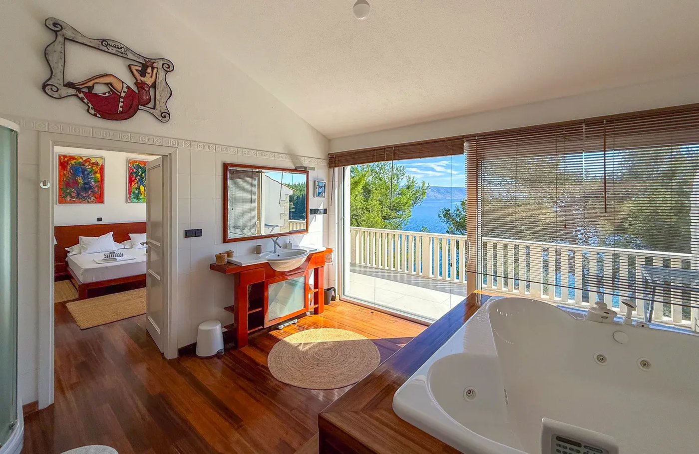 Master Bedroom with en-suite bathroom at Villa Aqua — photo 6