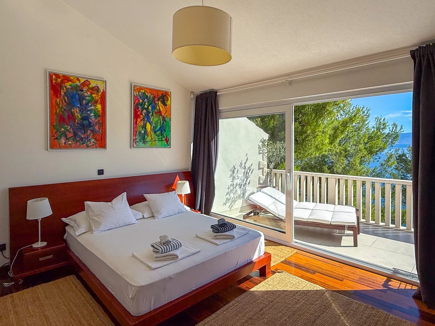Master Bedroom with en-suite bathroom at Villa Aqua — photo 12